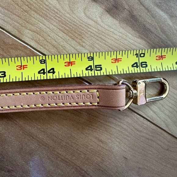 LOUIS VUITTON AUTHENTICATED Monogram Canvas Pochette Accessoires & 46.5" Strap - Picture 14 of 16